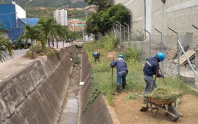 Limpieza de canaletas en Chimitá